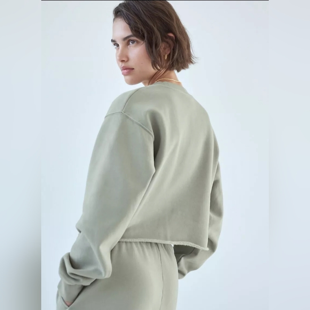 Aritzia Tna Cozy Fleece Perfect Cropped Sweatshirt In Emerald green Size 2XS